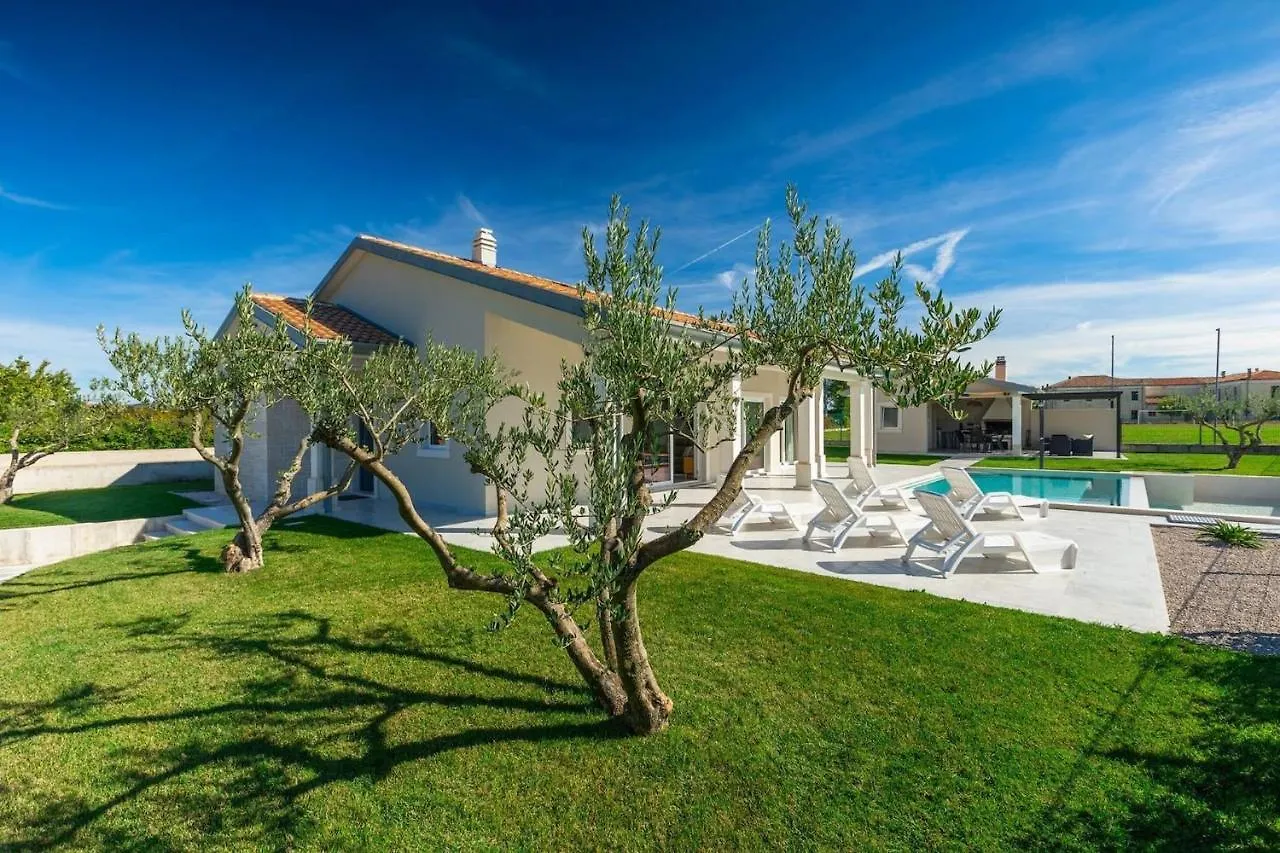 Villa Civitan With Infinity Pool In Novigrad ブルトニグラ クロアチア