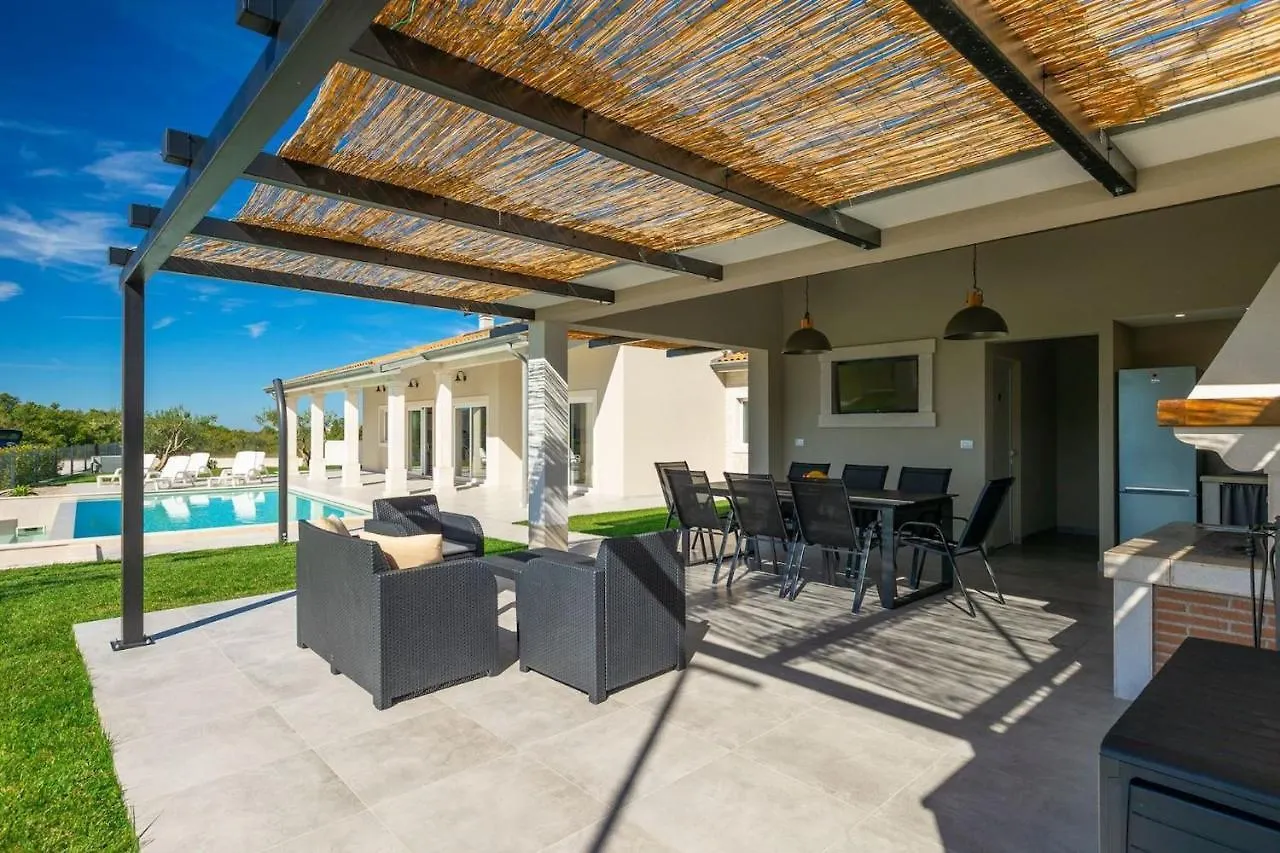 Villa Civitan With Infinity Pool In Novigrad ブルトニグラ クロアチア